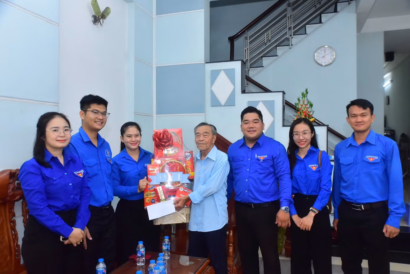 Các Tỉnh, Thành Đoàn cụm Đông Nam Bộ đã tổ chức các đoàn đến thăm người có công với cách mạng. (Ảnh: TLTĐ)