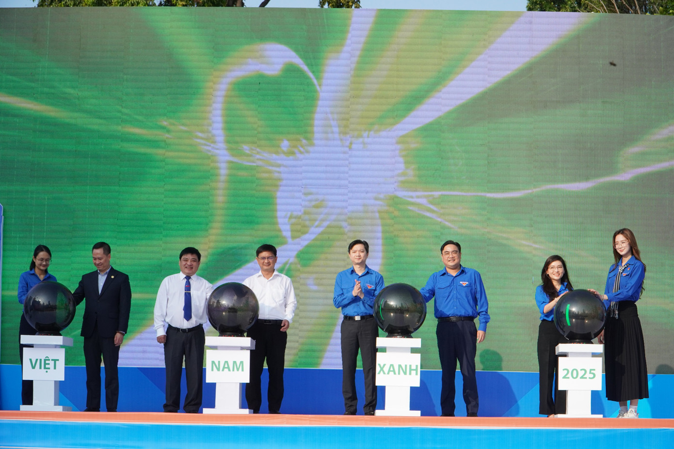 Ban Tổ chức khởi động chương trình &apos;Việt Nam Xanh 2025&apos;.