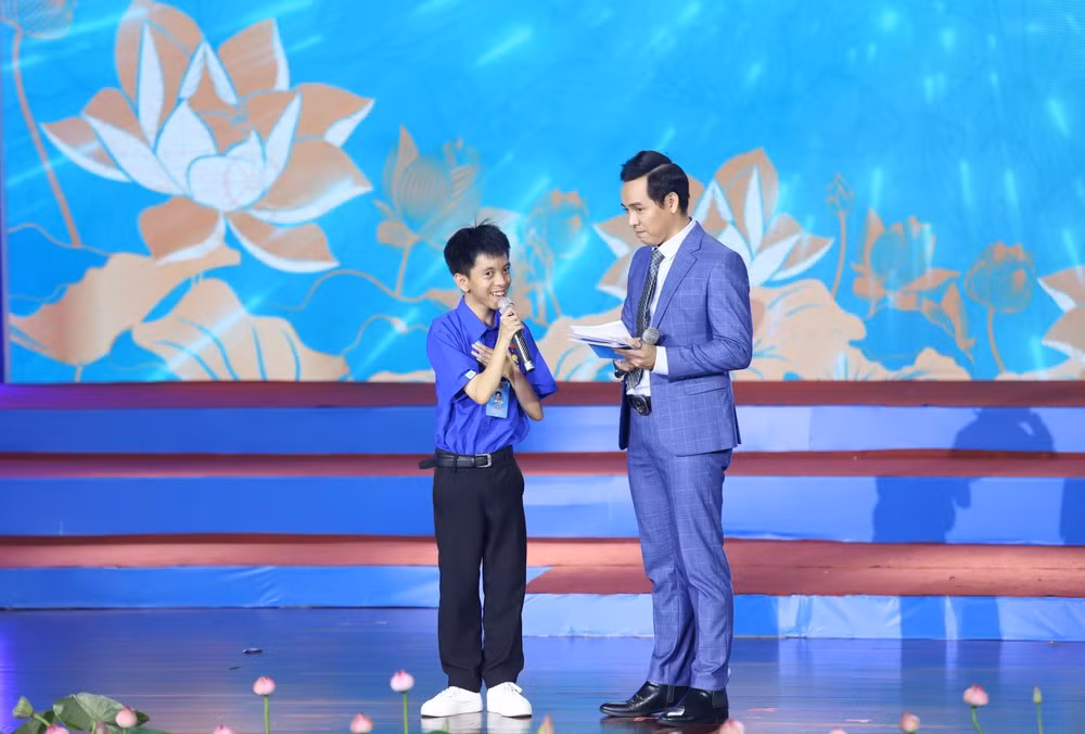 Chương Đình Phúc chia sẻ tại Lễ tuyên dương. (Ảnh: Ngô Tùng)
