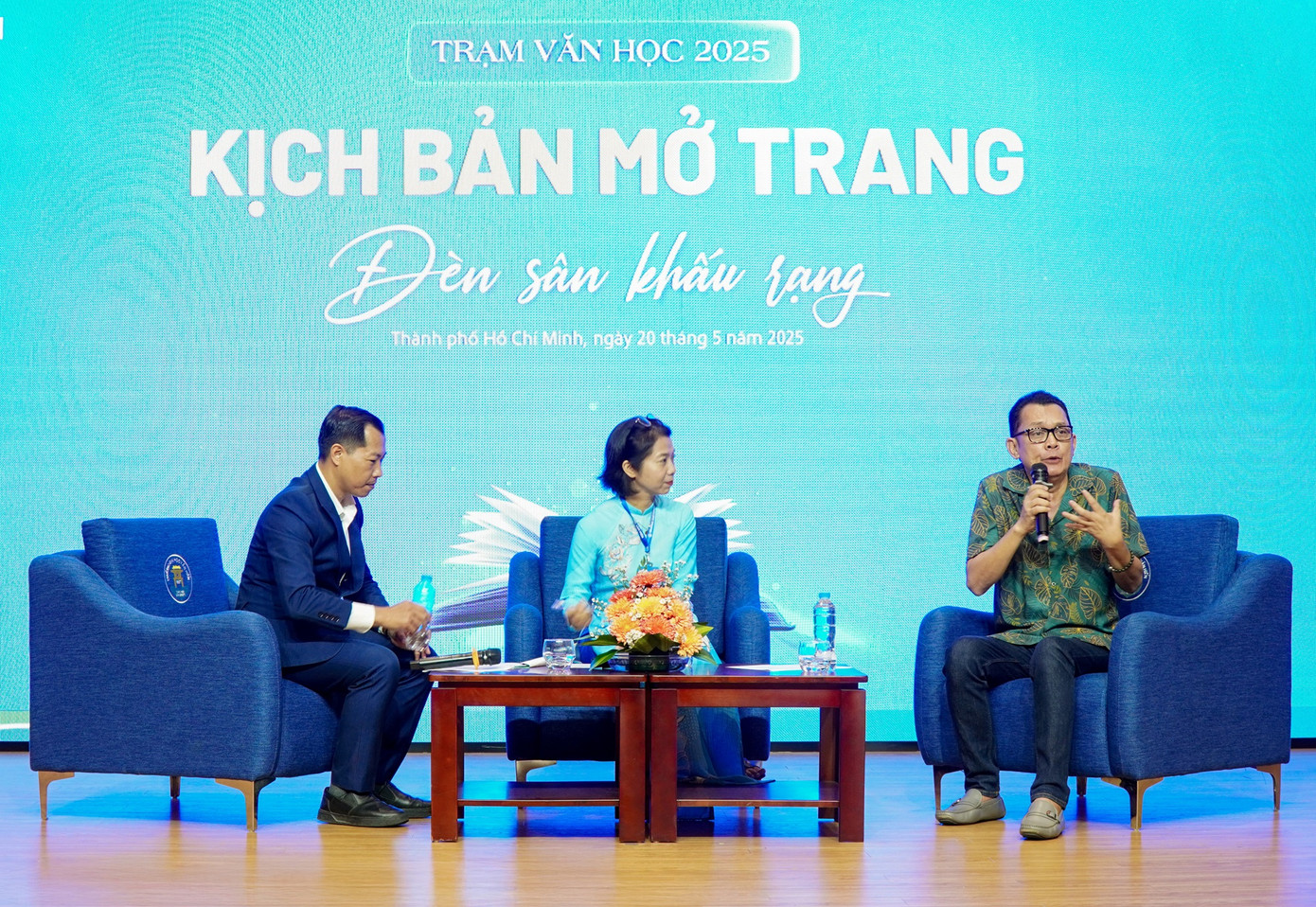 NSƯT Hữu Châu chia sẻ tại chương trình. NSƯT Hữu Châu chia sẻ tại chương trình.