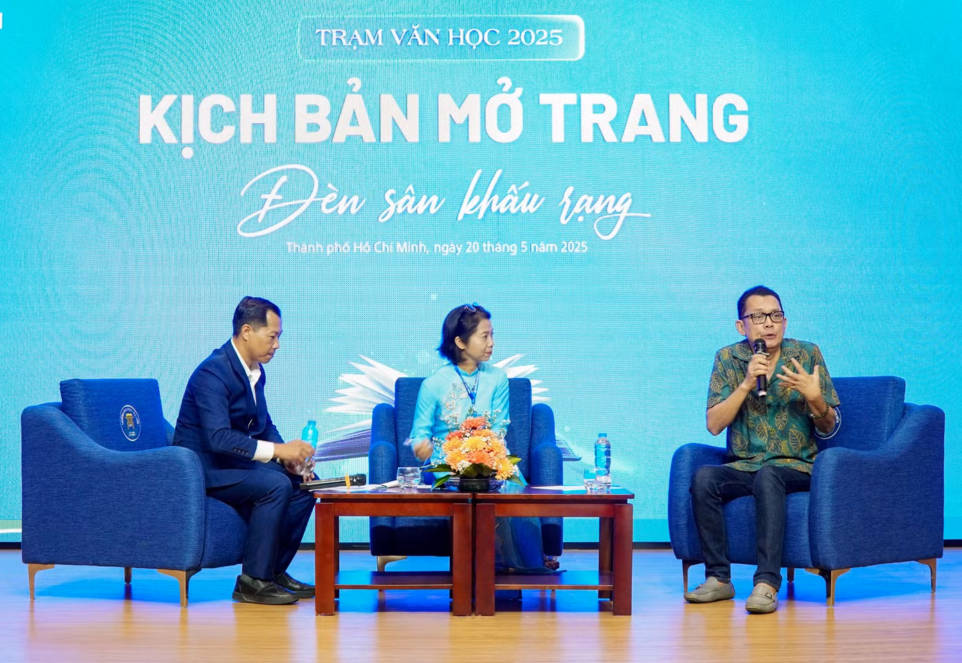 NSƯT Hữu Châu chia sẻ tại chương trình.