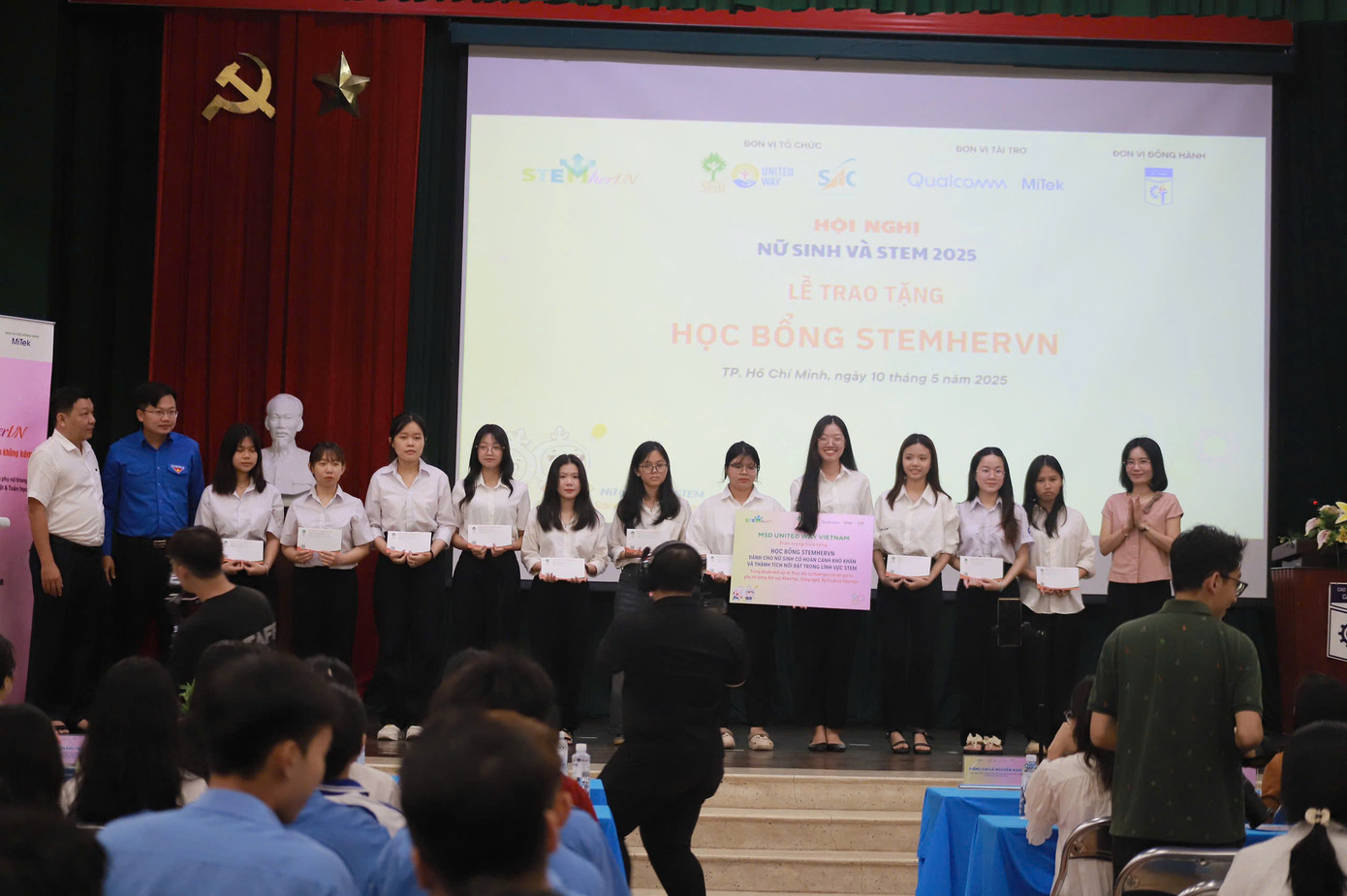 Hội nghị trao học bổng “STEMherVN” cho 11 nữ sinh vượt khó, có thành tích học tập nổi bật và niềm đam mê mãnh liệt với các bộ môn STEM. Đây là sự động viên để các nữ sinh tiếp tục chinh phục hành trình tri thức. Hội nghị trao học bổng “STEMherVN” cho 11 nữ sinh vượt khó, có thành tích học tập nổi bật và niềm đam mê mãnh liệt với các bộ môn STEM. Đây là sự động viên để các nữ sinh tiếp tục chinh phục hành trình tri thức.