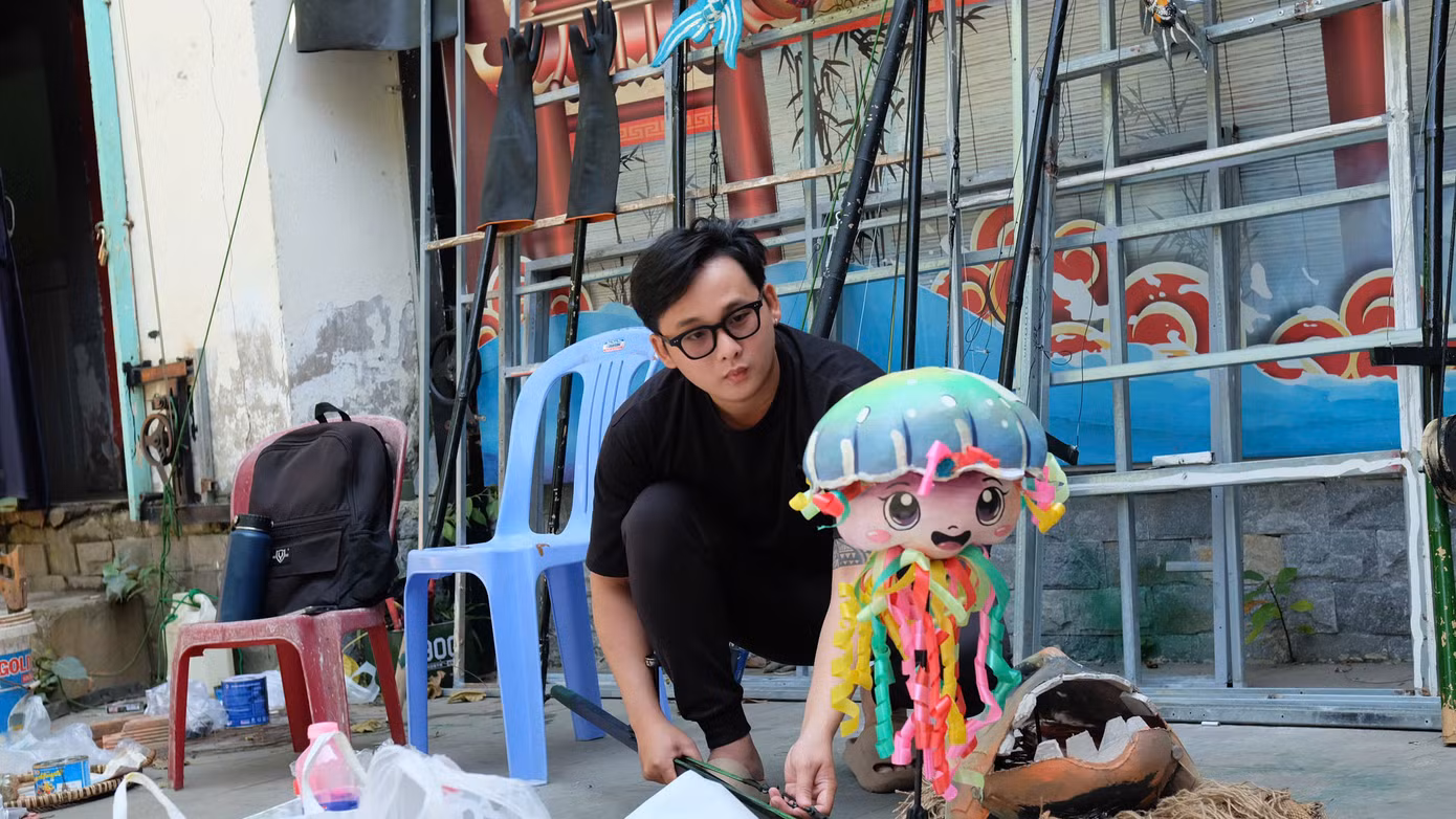 Võ Văn Luân là một trong những diễn viên mới nhất của đoàn.