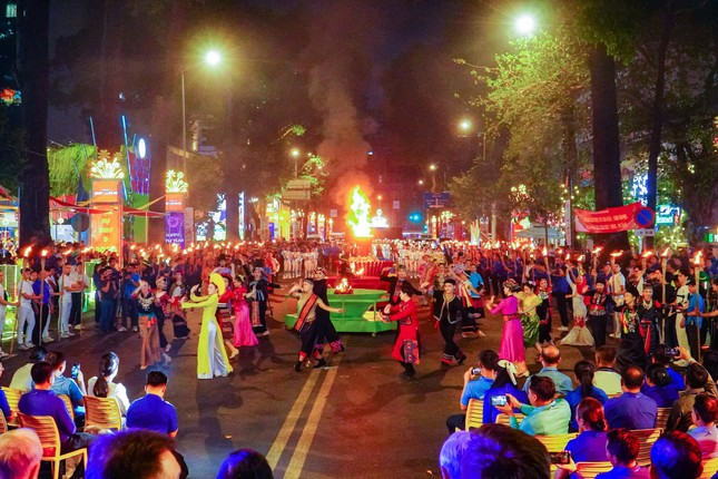 Lễ hội thanh niên TP. HCM 2024 đã thu hút rất nhiều bạn trẻ tham dự. Lễ hội thanh niên TP. HCM 2024 đã thu hút rất nhiều bạn trẻ tham dự.