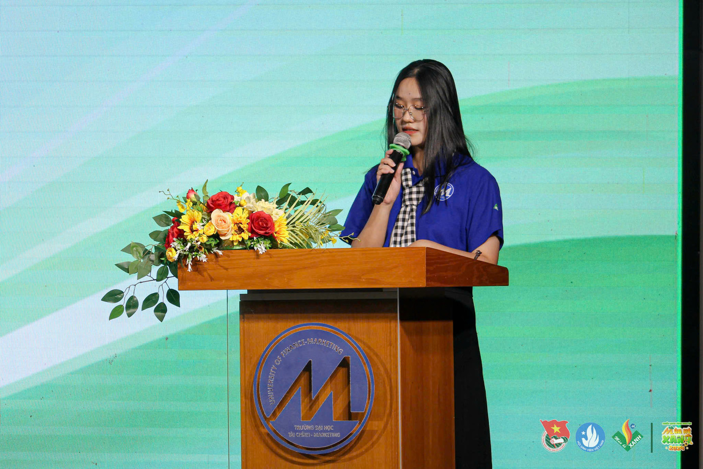 Thanh Tuyển năng nổ trong các hoạt sinh viên của trường và của Hội Sinh viên TP. HCM. Thanh Tuyển năng nổ trong các hoạt sinh viên của trường và của Hội Sinh viên TP. HCM.