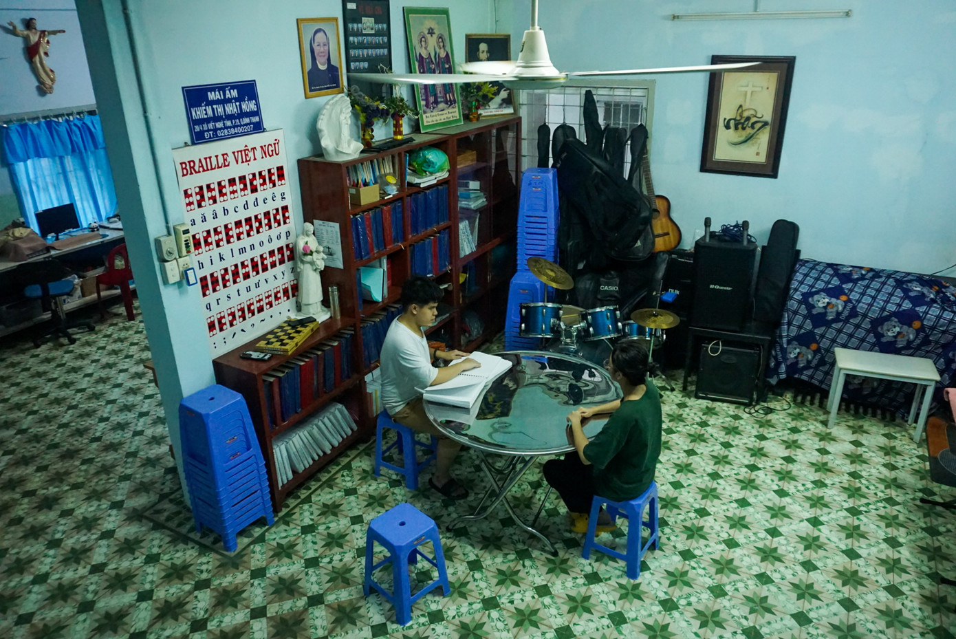 Thiên San còn nhận dạy chữ nổi miễn phí. Điều này xuất phát từ mong muốn giúp đỡ những bạn cùng hoàn cảnh. Thiên San còn nhận dạy chữ nổi miễn phí. Điều này xuất phát từ mong muốn giúp đỡ những bạn cùng hoàn cảnh.