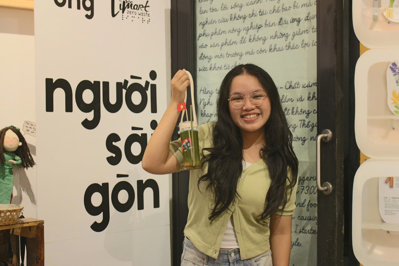 Anh Thư đến trải nghiệm và thưởng thức cà phê tại quán. (Ảnh: Minh Thư) Anh Thư đến trải nghiệm và thưởng thức cà phê tại quán. (Ảnh: Minh Thư)