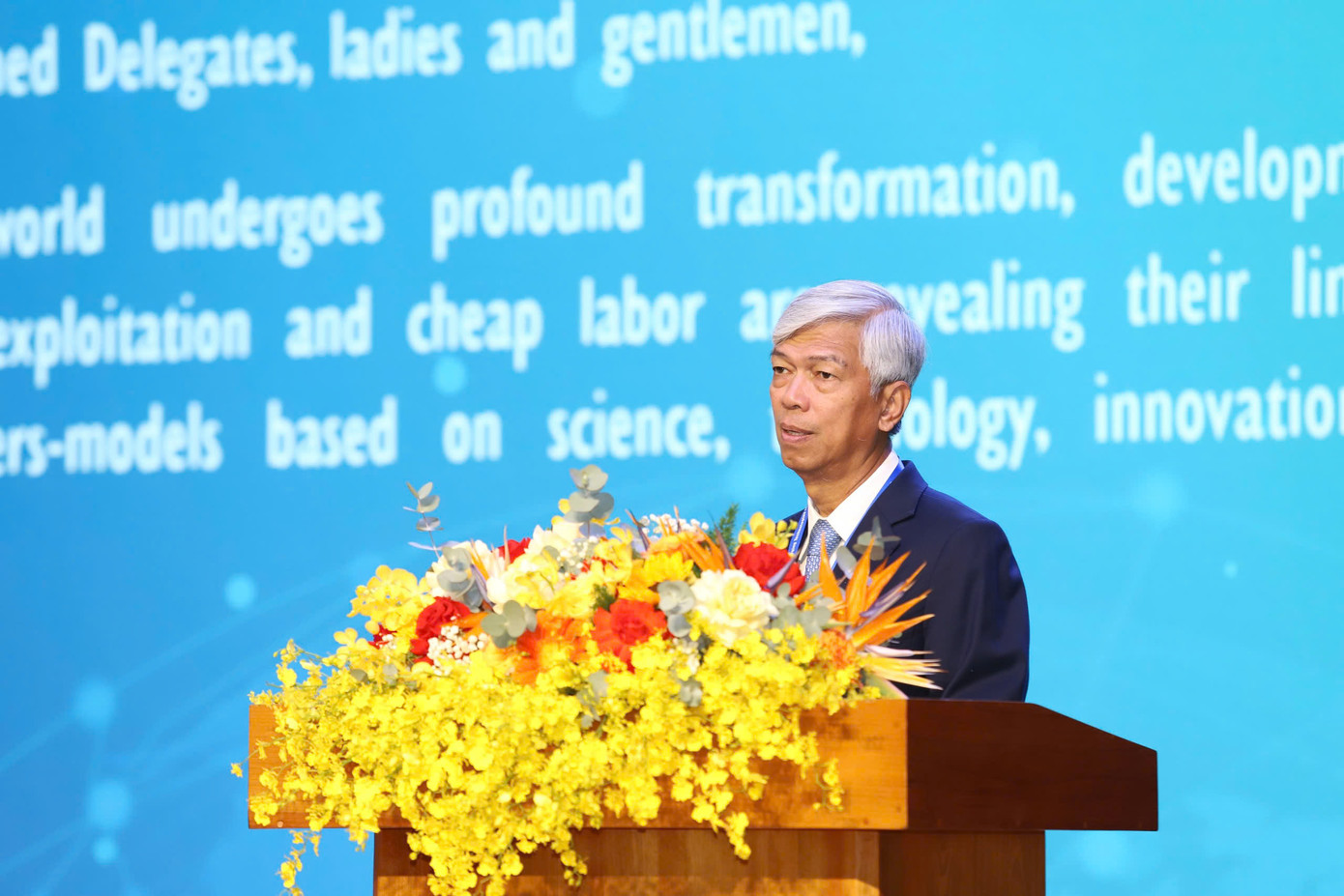 Phó Chủ tịch UBND TP. HCM Võ Văn Hoan phát biểu khai mạc Hội nghị. Phó Chủ tịch UBND TP. HCM Võ Văn Hoan phát biểu khai mạc Hội nghị.