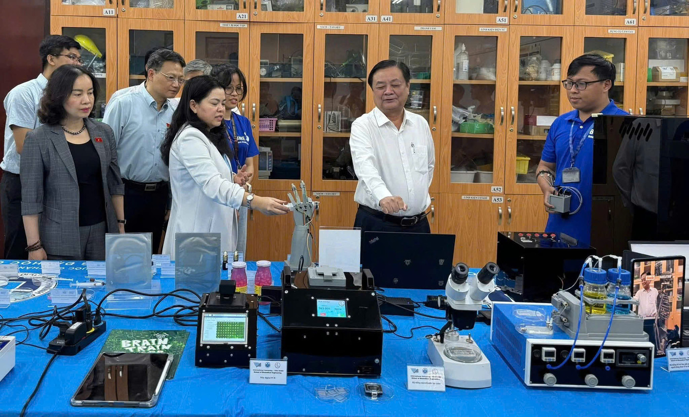 Nhóm hiện đang hoàn thiện hồ sơ sáng chế, chứng nhận y tế và tìm kiếm đối tác để thương mại hóa sản phẩm trong thời gian tới. Nhóm hiện đang hoàn thiện hồ sơ sáng chế, chứng nhận y tế và tìm kiếm đối tác để thương mại hóa sản phẩm trong thời gian tới.