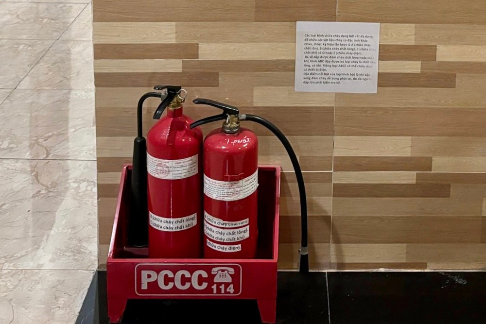 Trang bị dụng cụ phòng cháy theo quy định. (Ảnh: Hồng Diệu)