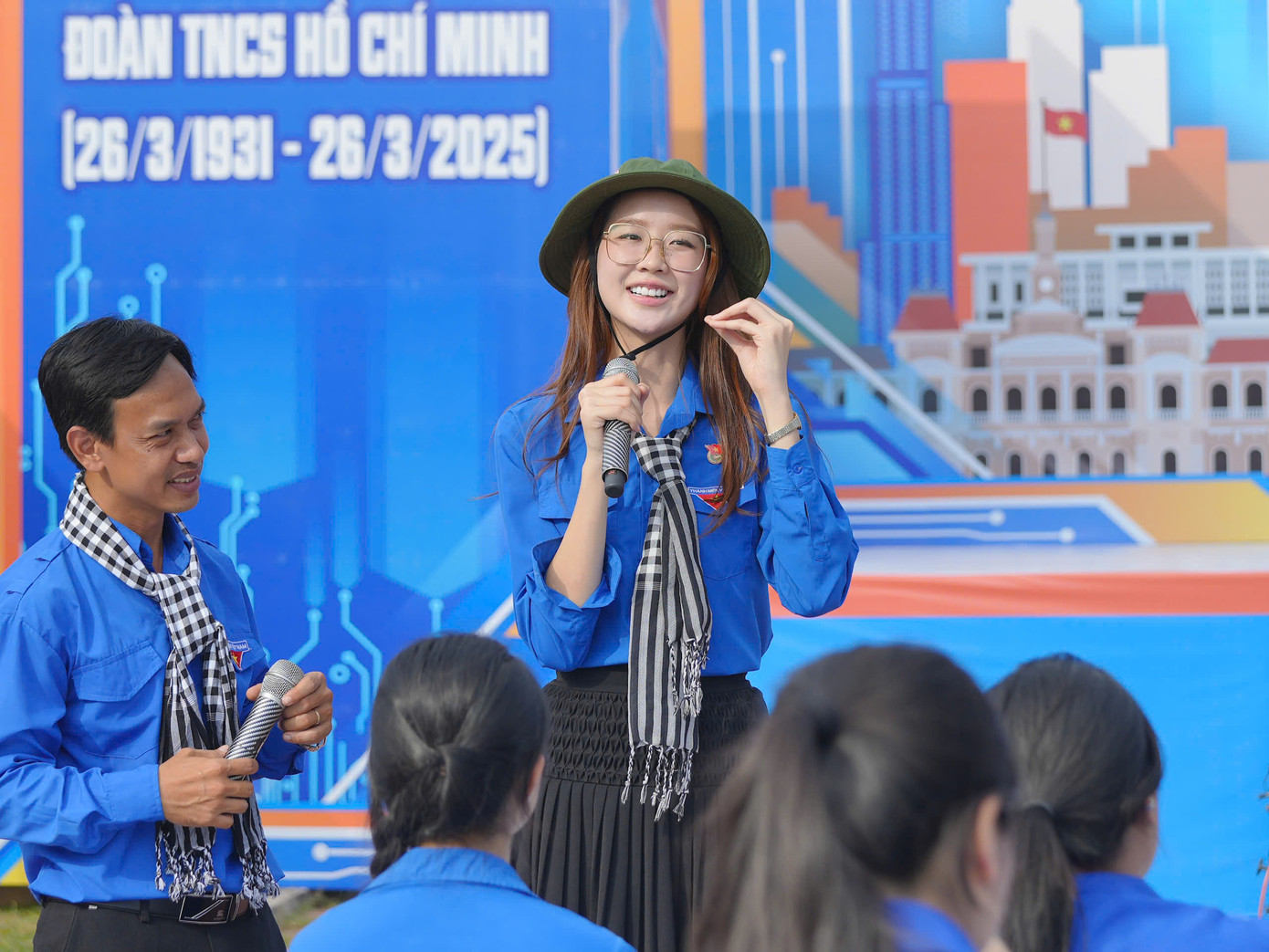 Hoa hậu Bảo Ngọc chia sẻ về chủ đề 'sống xanh' đến các bạn đoàn viên, sinh viên TP. HCM. Hoa hậu Bảo Ngọc chia sẻ về chủ đề 'sống xanh' đến các bạn đoàn viên, sinh viên TP. HCM.