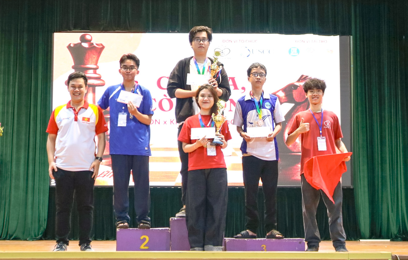 Các giải thưởng các nhân và giải tập thể đã được trao tại giải đấu.