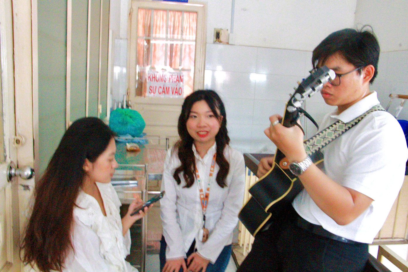 Các thành viên ban Nghệ thuật tập luyện trước “Giờ G”. Các thành viên ban Nghệ thuật tập luyện trước “Giờ G”.