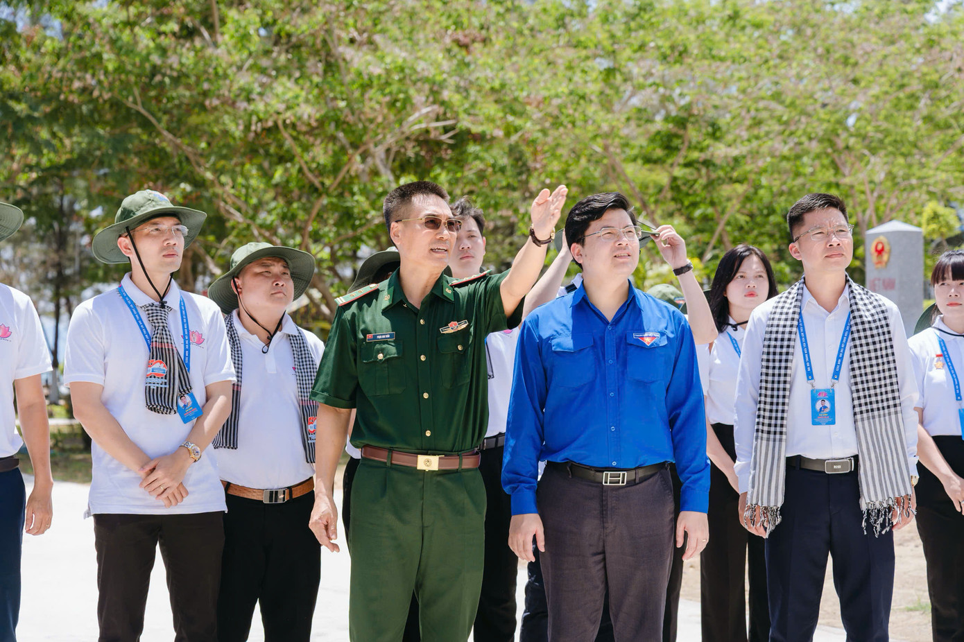 Các đại biểu được nghe hướng dẫn tại Hải đội 2. Các đại biểu được nghe hướng dẫn tại Hải đội 2.