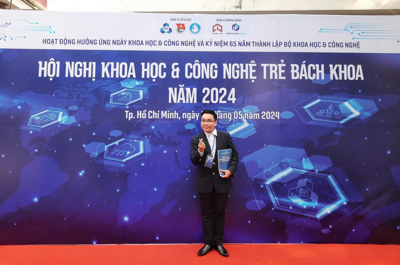 Nhật Minh được tham dự nhiều hội thảo quốc tế về khoa học.