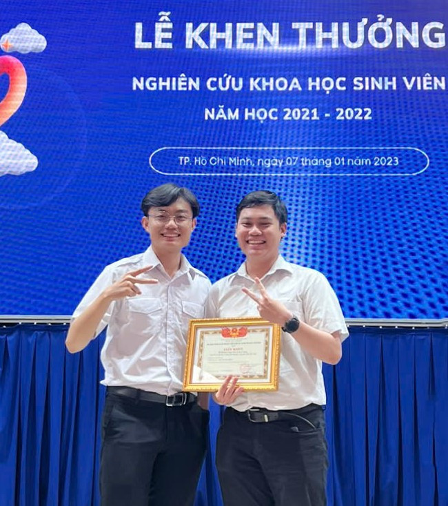 Bá Toàn đạt giải Khuyến khích cuộc thi Nghiên cứu khoa học sinh viên cấp Trường. (Ảnh: NVCC) Bá Toàn đạt giải Khuyến khích cuộc thi Nghiên cứu khoa học sinh viên cấp Trường. (Ảnh: NVCC)