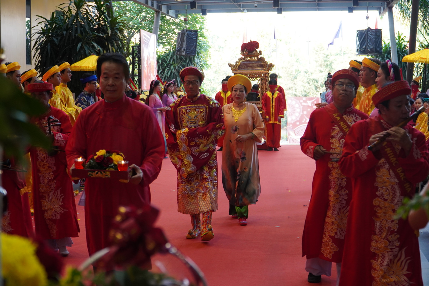 “Việc tổ chức Lễ dâng hương Giỗ tổ Hùng Vương trang trọng, đầy đủ các nghi thức tế lễ là cách để Nhà trường lưu giữ nét đẹp văn hóa, lan tỏa giá trị văn hóa dân tộc đến với cộng đồng người học”, bà Bùi Thị Vân Anh bày tỏ.