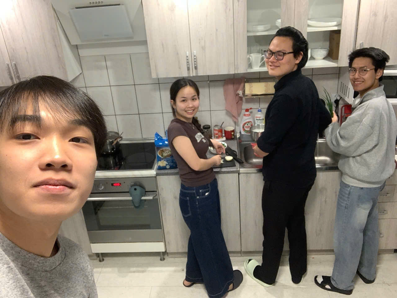 Để những ngày tháng Tư lịch sử được trọn vẹn nhất, các bạn đã cùng nhau nấu những món ăn truyền thống của Việt Nam. Để những ngày tháng Tư lịch sử được trọn vẹn nhất, các bạn đã cùng nhau nấu những món ăn truyền thống của Việt Nam.