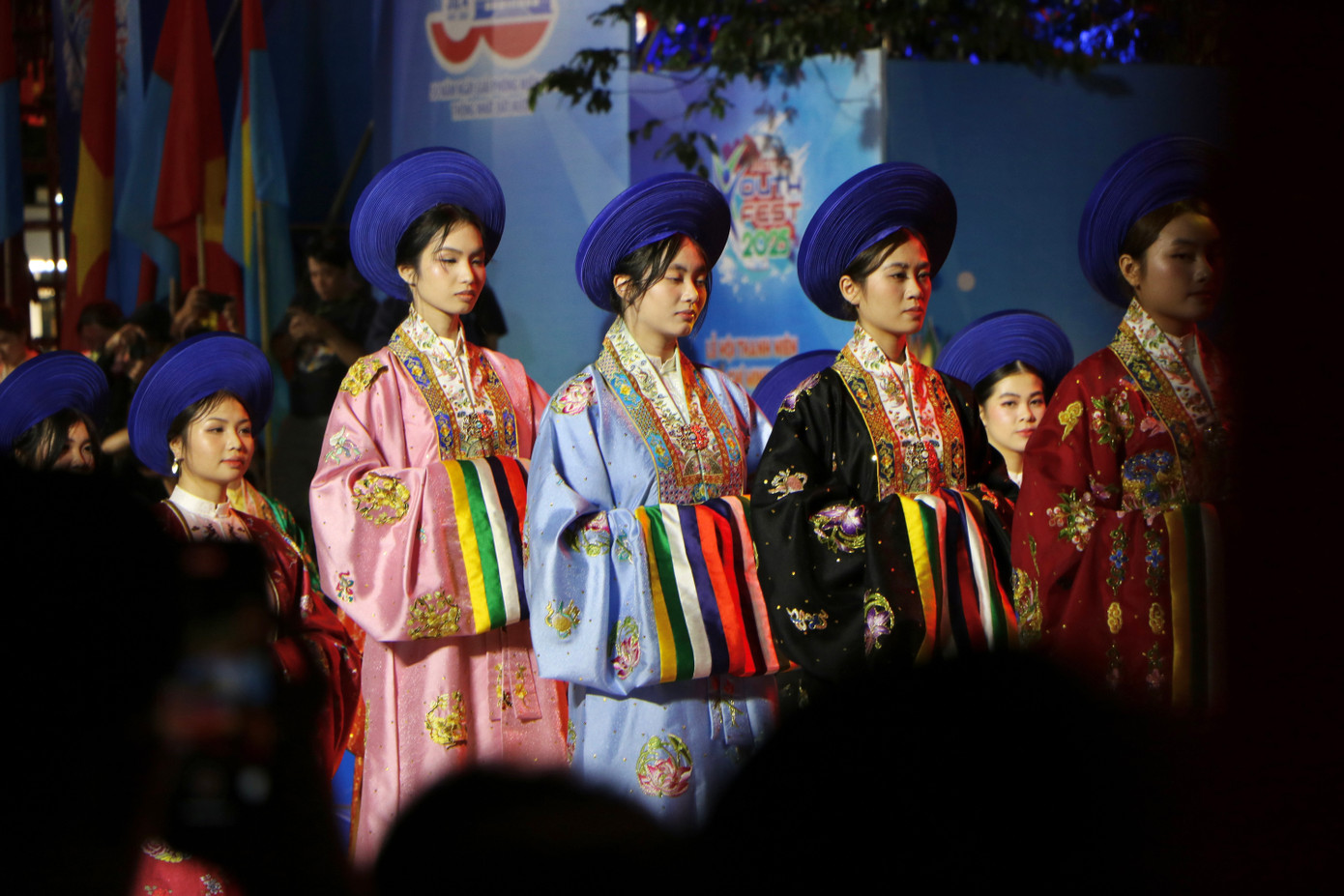 'Tóc xanh vạt áo' là ngày hội nơi người tham dự có thể trải nghiệm những di sản vật chất và tinh thần của tiền nhân, học hỏi những bài học lý thú, sinh động về văn hóa cổ truyền của người Việt Nam.