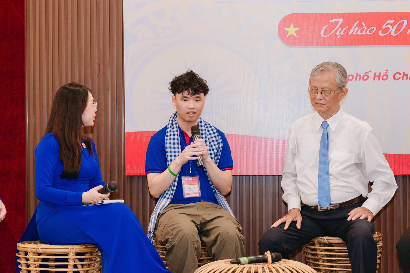 Thanh niên kiều bào chia sẻ tại Tọa đàm &apos;Thanh niên kiều bào hướng về Tổ quốc - Tự hào 50 năm non sông nối liền một dải&apos;. (Ảnh: TLTĐ)