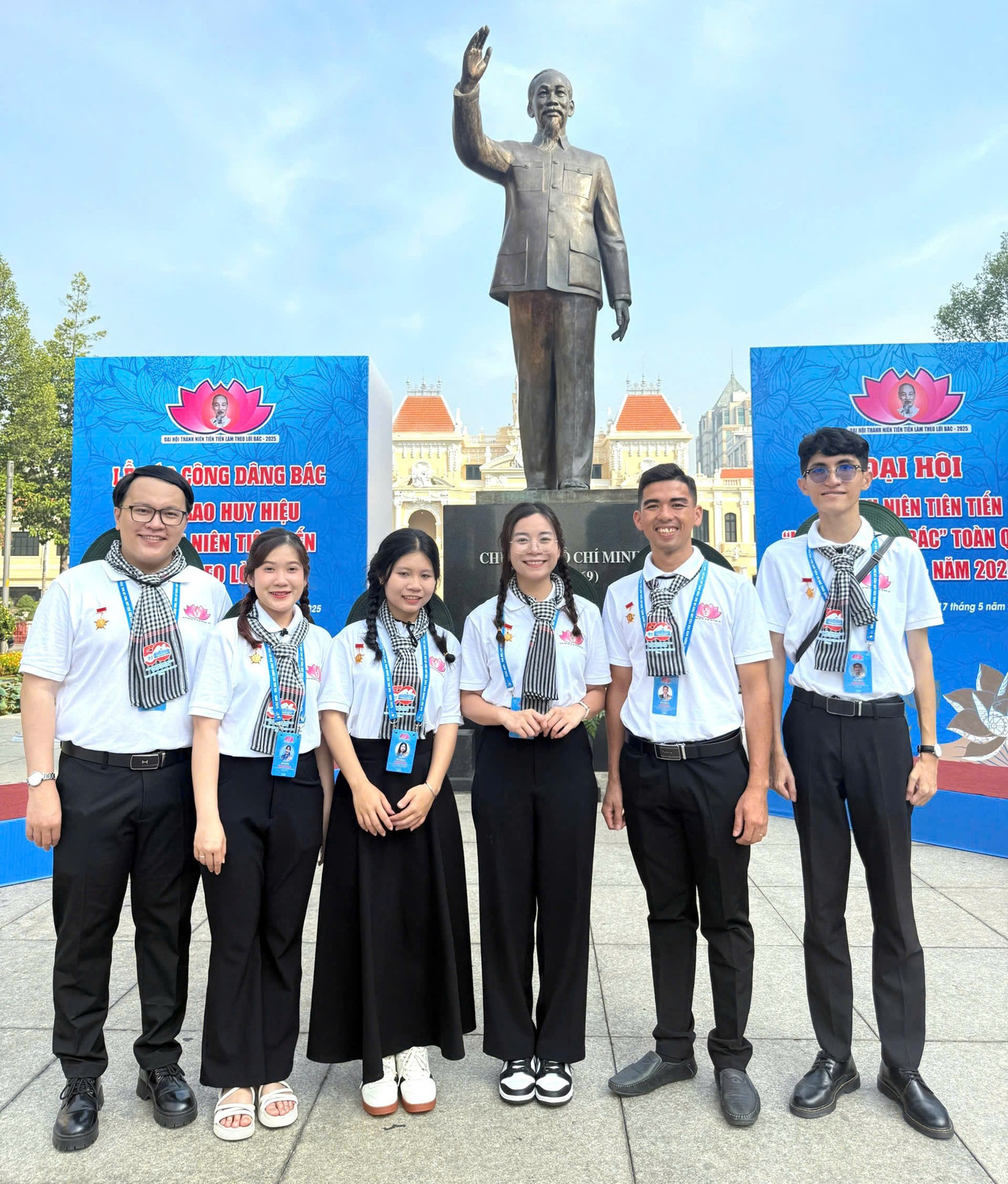 Thế Kiệt (ngoài cùng, bên phải) là đại biểu 'Thanh niên tiên tiến làm theo lời Bác' năm 2025. Thế Kiệt (ngoài cùng, bên phải) là đại biểu 'Thanh niên tiên tiến làm theo lời Bác' năm 2025.