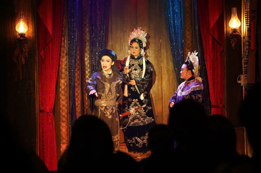 Nghệ sĩ Hạ Nắng trong nhân vật Lý Thường Kiệt. Nghệ sĩ Hạ Nắng trong nhân vật Lý Thường Kiệt.