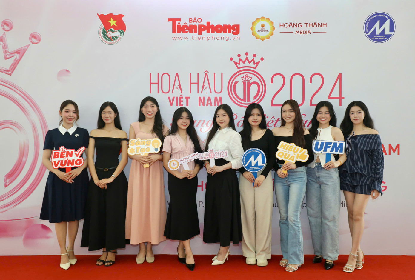 Những bạn nữ sinh trường ĐH Tài chính - Marketing tự tin đăng ký tham dự cuộc thi 'Hoa hậu Việt Nam' 2024. (Ảnh: Duy Anh) Những bạn nữ sinh trường ĐH Tài chính - Marketing tự tin đăng ký tham dự cuộc thi 'Hoa hậu Việt Nam' 2024. (Ảnh: Duy Anh)