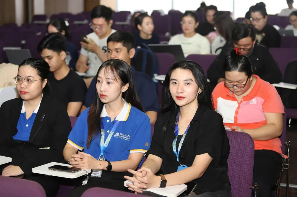 Rất đông các bạn sinh viên tham dự buổi Tọa đàm. (Ảnh: Ngô Tùng) Rất đông các bạn sinh viên tham dự buổi Tọa đàm. (Ảnh: Ngô Tùng)