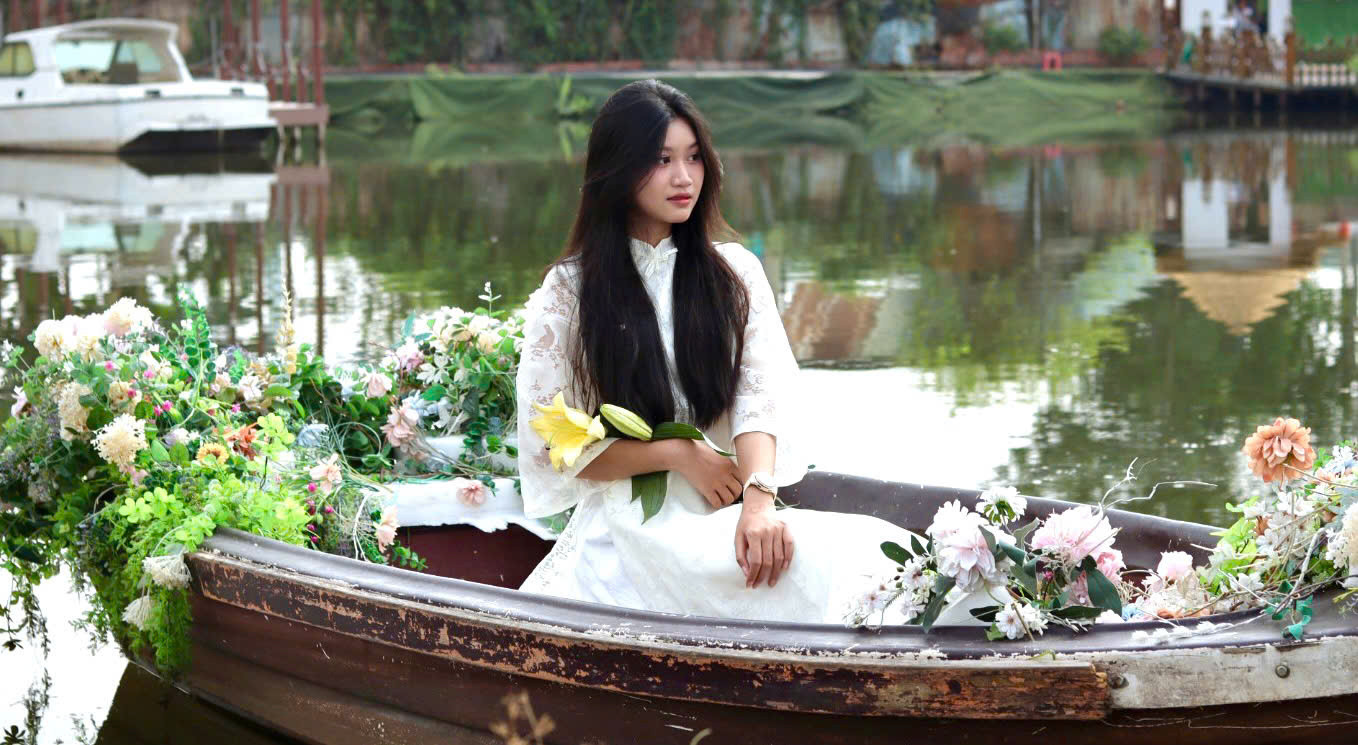 Thời gian rảnh, Bảo Trân còn tham gia công việc làm mẫu ảnh.