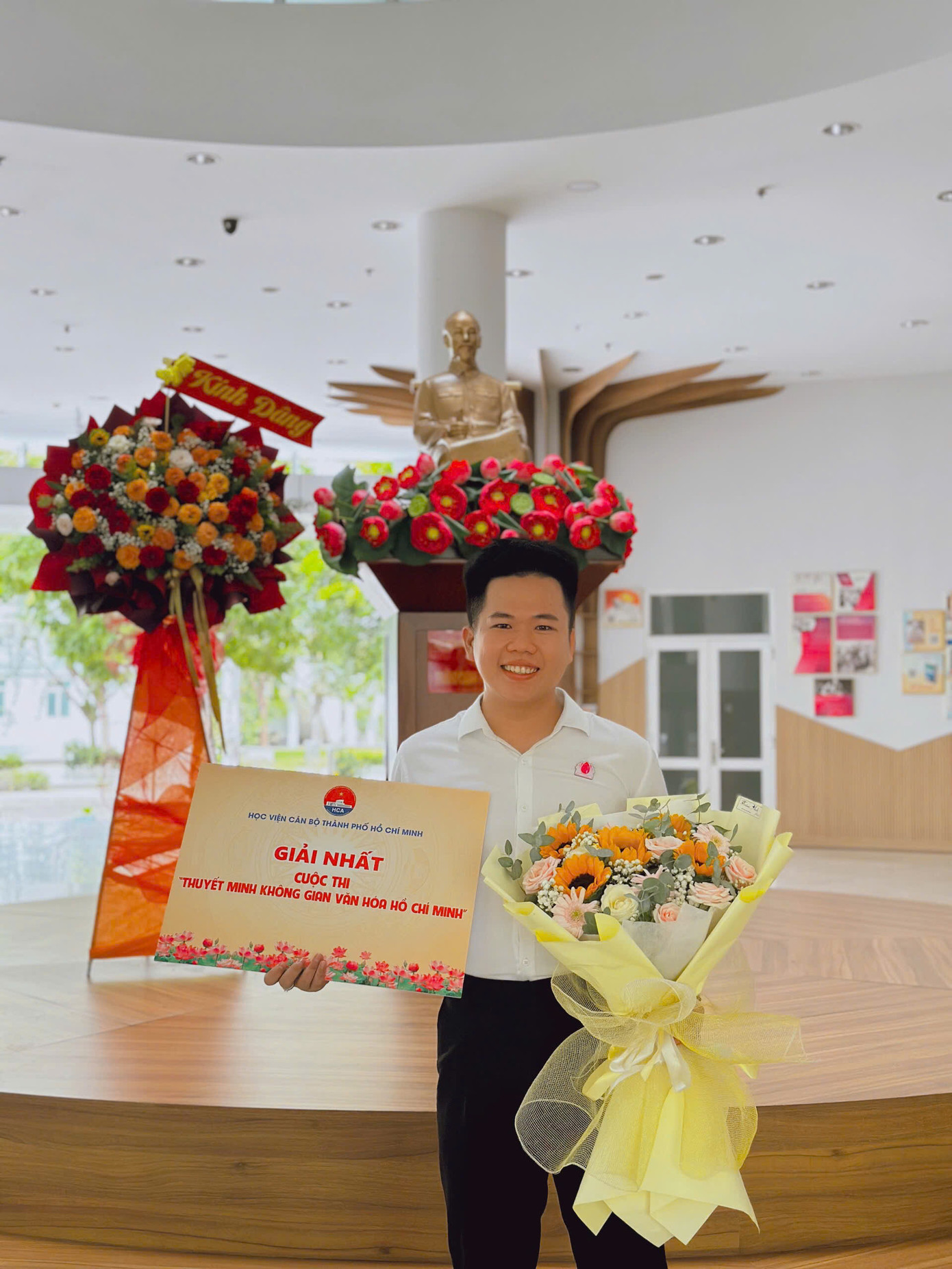 Thuận tham gia nhiều cuộc thi về học thuật. Thuận tham gia nhiều cuộc thi về học thuật.