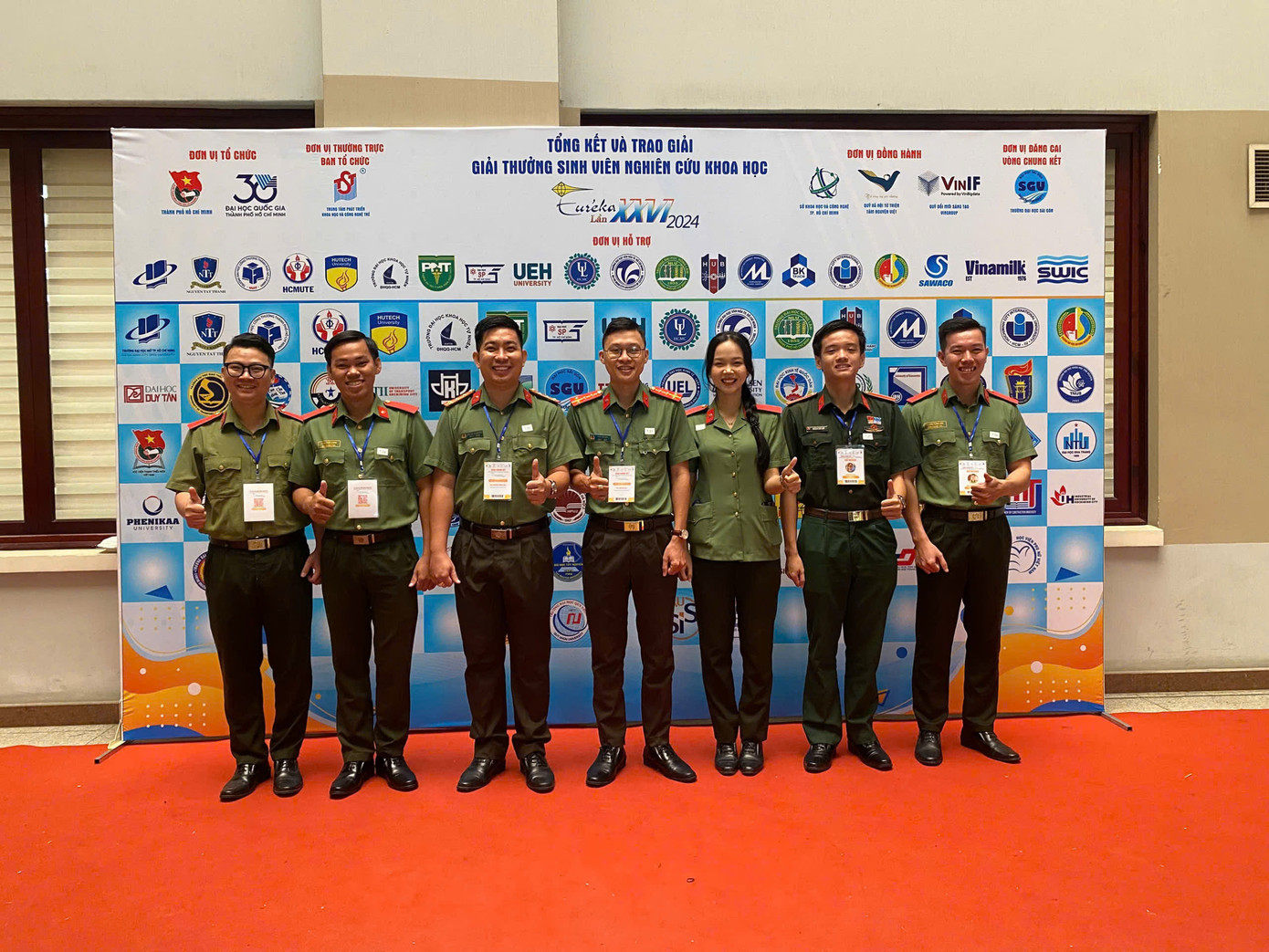 Các thành viên nhóm nghiên cứu. Các thành viên nhóm nghiên cứu.