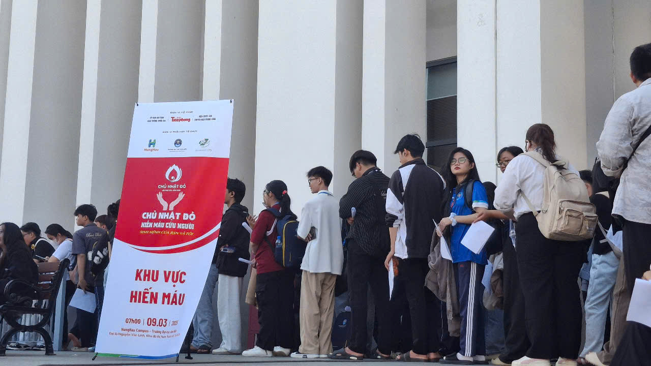 Rất đông sinh viên trường ĐH Văn Hiến tham gia Ngày hội hiến máu 'Chủ nhật Đỏ'. Rất đông sinh viên trường ĐH Văn Hiến tham gia Ngày hội hiến máu 'Chủ nhật Đỏ'.