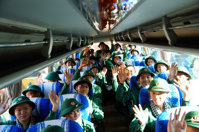 Thanh niên TP. HCM lên đường nhập ngũ năm 2024.