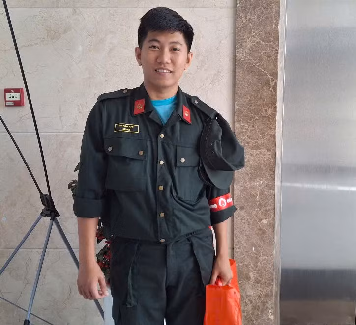 Anh Văn Thành Dũng hiến máu tại Ngày hội.