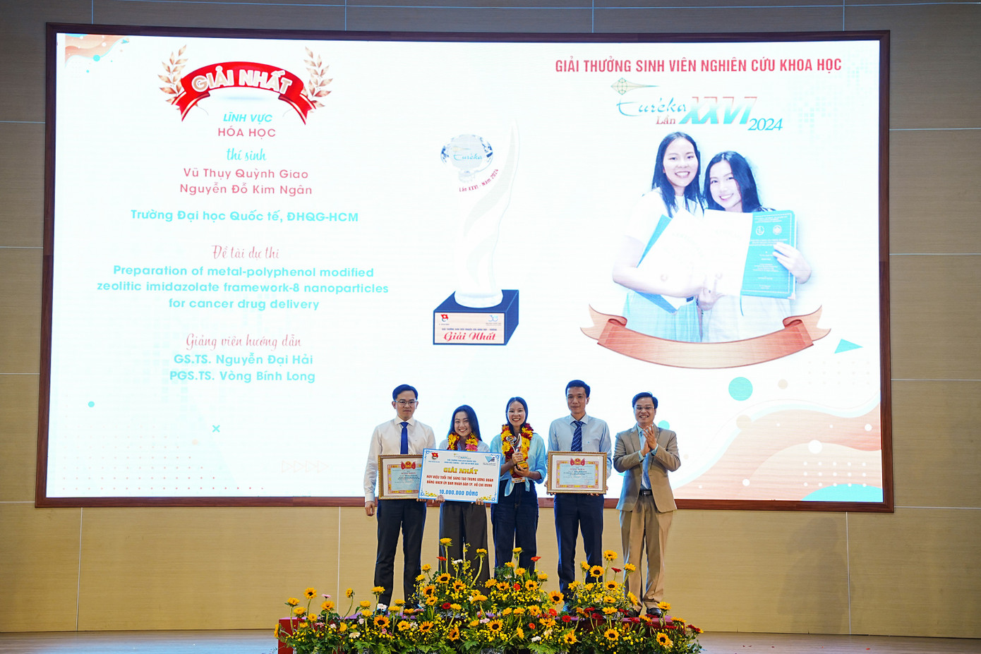 Dự án của hai nữ sinh xuất sắc giành giải Nhất lĩnh vực Hóa học, tại cuộc thi Euréka 2024. Dự án của hai nữ sinh xuất sắc giành giải Nhất lĩnh vực Hóa học, tại cuộc thi Euréka 2024.