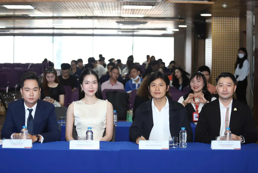 Những diễn giả tham gia tại chương trình. (Ảnh: Ngô Tùng) Những diễn giả tham gia tại chương trình. (Ảnh: Ngô Tùng)