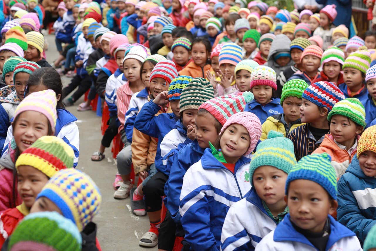 Những chiếc mũ len được trao tặng lại cho các em nhỏ ở miền núi phía Bắc và Tây Nguyên.