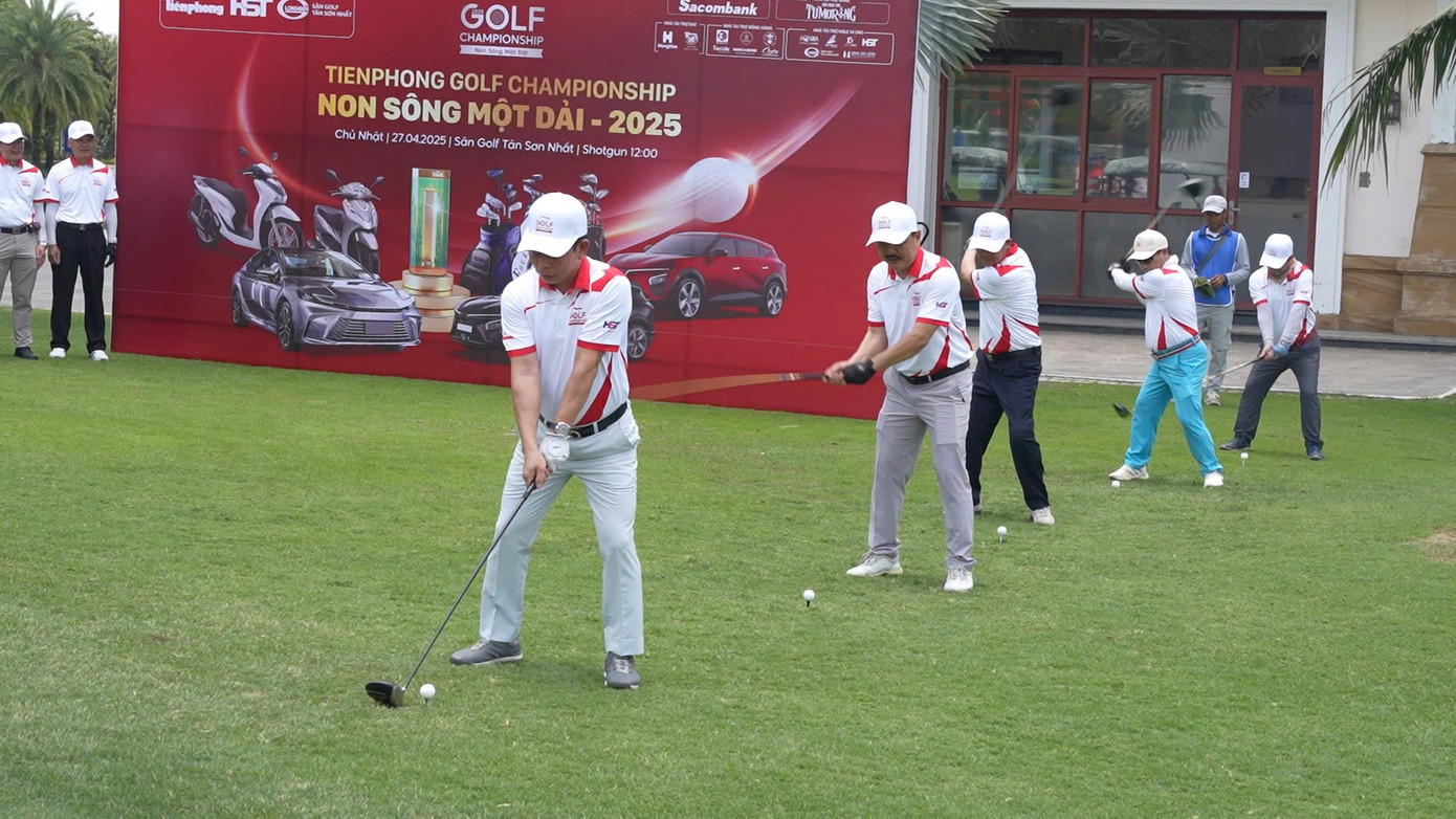 Phát bóng khởi tranh giải 'Tiền Phong Golf Championship - Non sông một dải' lần thứ nhất, năm 2025. Phát bóng khởi tranh giải 'Tiền Phong Golf Championship - Non sông một dải' lần thứ nhất, năm 2025.