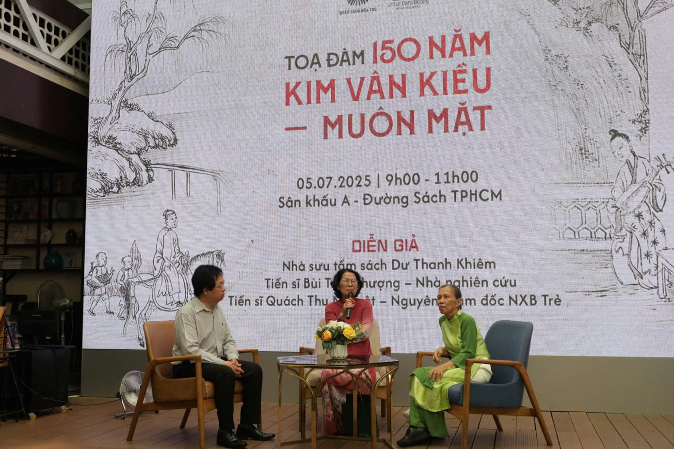 Ba vị khách mời (từ trái sang phải): Nhà sưu tập Dư Thanh Khiêm; TS Quách Thu Nguyệt – Nguyên Giám đốc NXB Trẻ; Nhà nghiên cứu, TS Bùi Trân Phượng.