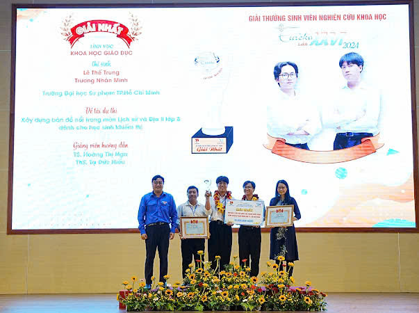 Dự án của nhóm giành giải Nhất Euréka 2024 trong lĩnh vực Khoa học Giáo dục. Dự án của nhóm giành giải Nhất Euréka 2024 trong lĩnh vực Khoa học Giáo dục.