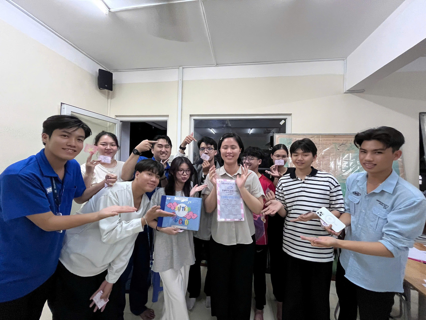 Những phản hồi tích cực khi dự án dạy thử nghiệm đã tạo động lực cho Thế Trung và Nhân Minh hoàn thiện dự án. Những phản hồi tích cực khi dự án dạy thử nghiệm đã tạo động lực cho Thế Trung và Nhân Minh hoàn thiện dự án.