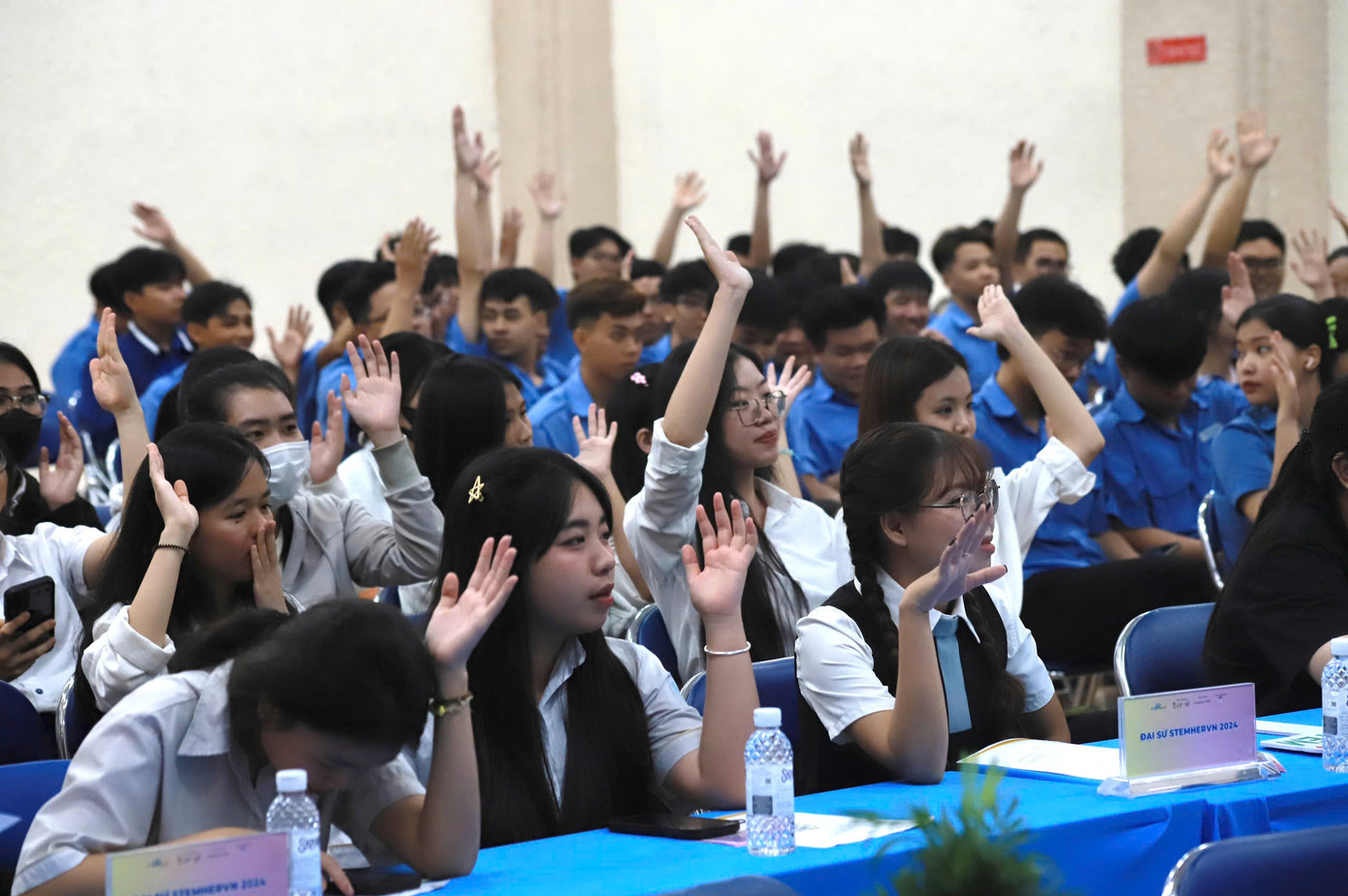 Không khí sinh viên tham dự sôi động tại Hội nghị. Không khí sinh viên tham dự sôi động tại Hội nghị.