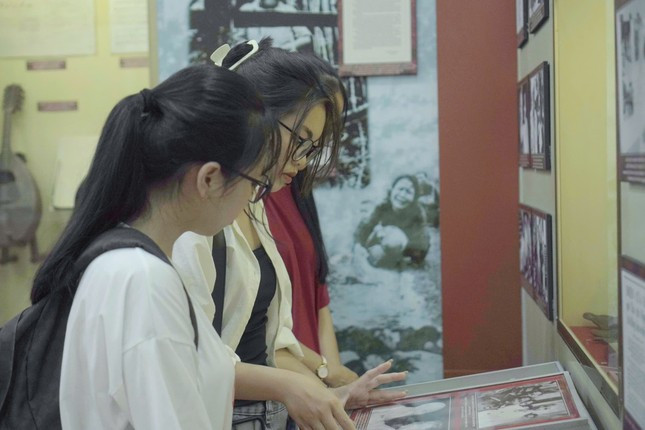 Bạn trẻ TP. HCM đến Bảo tàng TP. HCM (chi nhánh TP. HCM) vào dịp 30/4. (Ảnh: Mỹ Uyên) Bạn trẻ TP. HCM đến Bảo tàng TP. HCM (chi nhánh TP. HCM) vào dịp 30/4. (Ảnh: Mỹ Uyên)