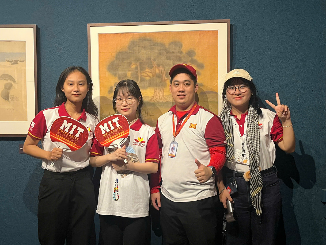 Nhóm sinh viên trường ĐH Miền Đông đến tham quan Bảo tàng Mỹ thuật TP. HCM. Nhóm sinh viên trường ĐH Miền Đông đến tham quan Bảo tàng Mỹ thuật TP. HCM.