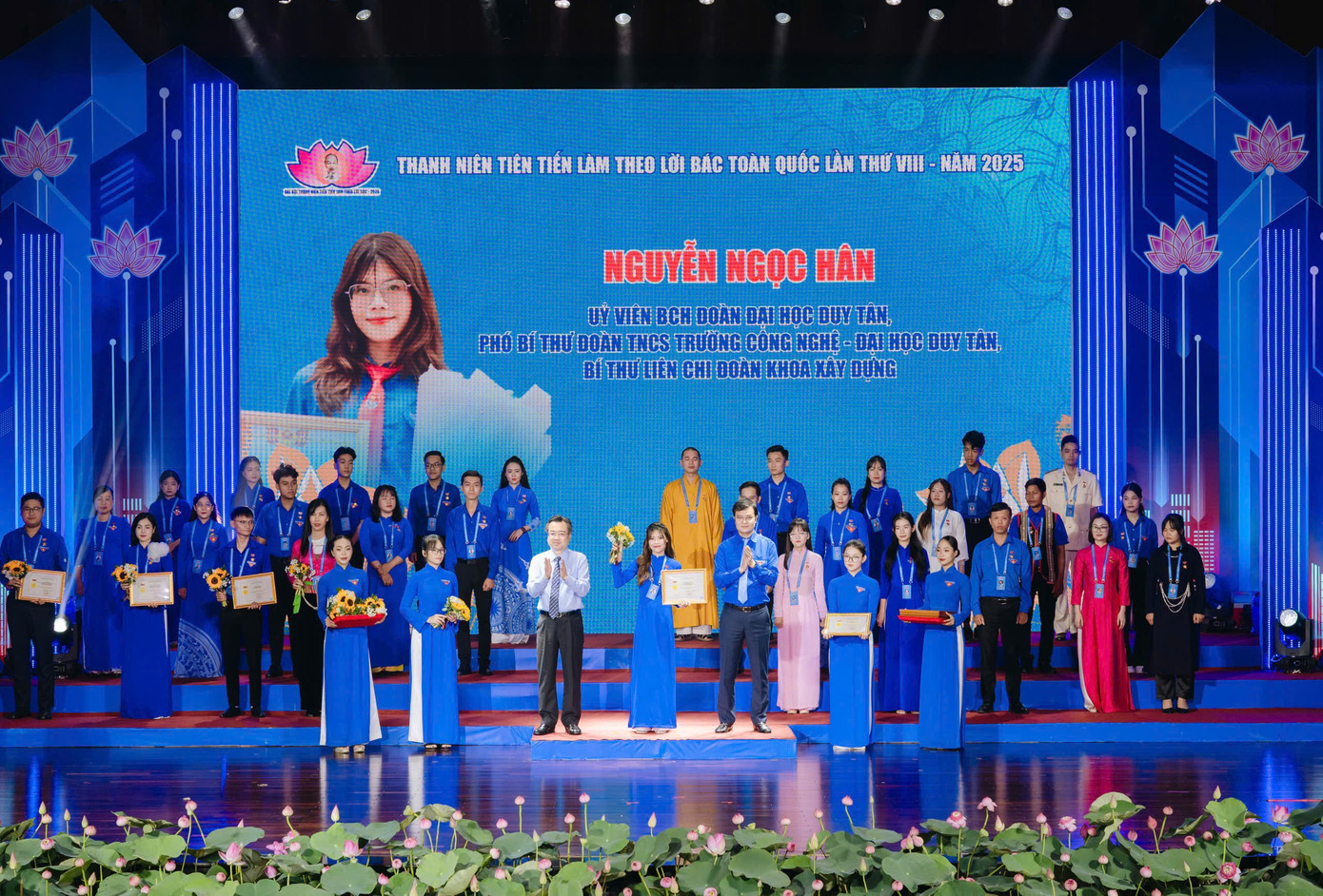 Ngọc Hân được vinh danh tại Đại hội 'Thanh niên tiên tiến làm theo lời Bác' toàn quốc, năm 2025. Ngọc Hân được vinh danh tại Đại hội 'Thanh niên tiên tiến làm theo lời Bác' toàn quốc, năm 2025.