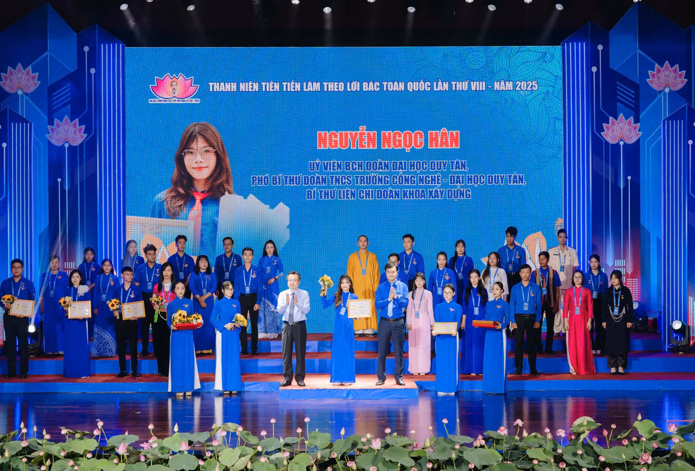 Ngọc Hân được vinh danh tại Đại hội 'Thanh niên tiên tiến làm theo lời Bác' toàn quốc, năm 2025. Ngọc Hân được vinh danh tại Đại hội 'Thanh niên tiên tiến làm theo lời Bác' toàn quốc, năm 2025.