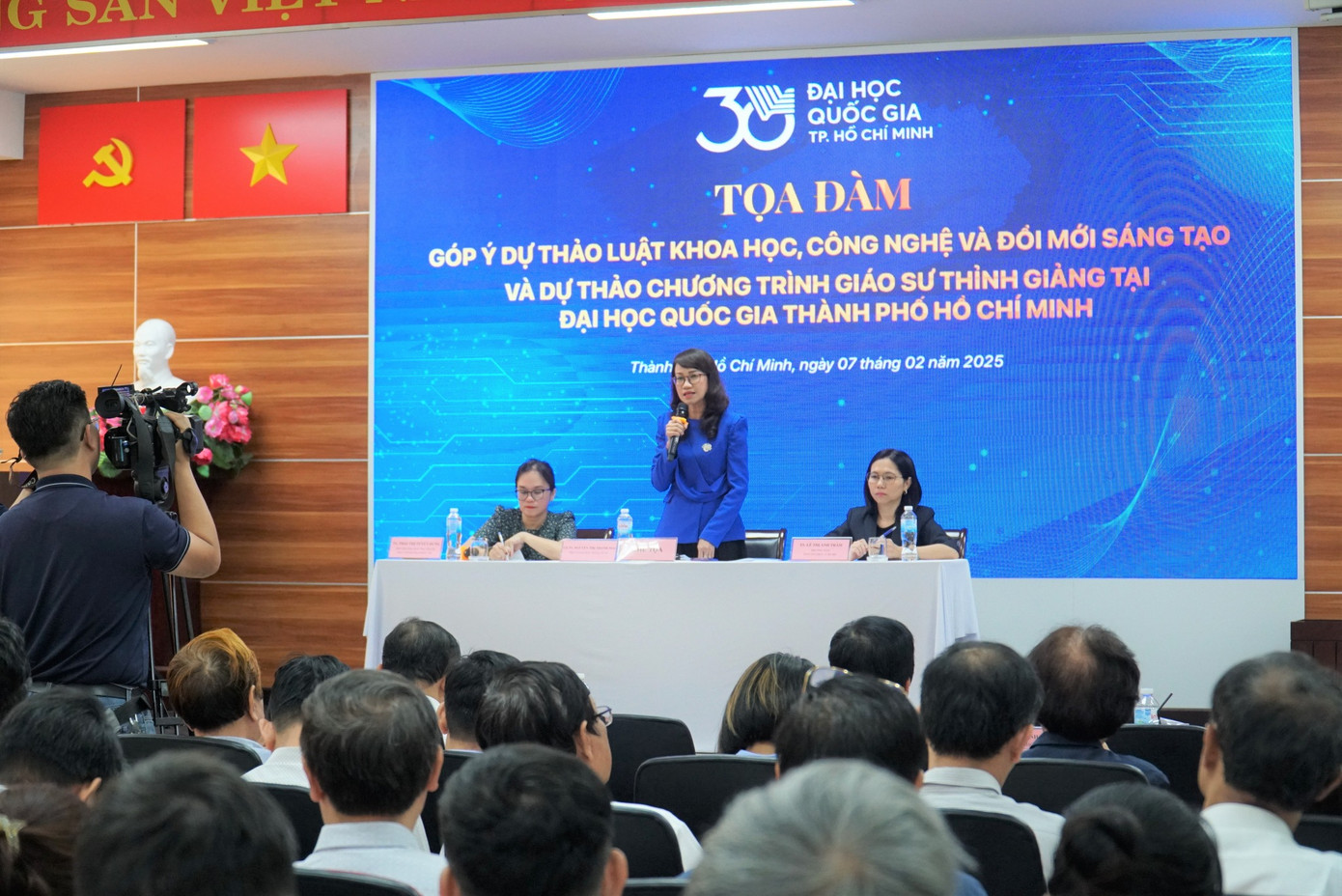 Hội thảo hơn 200 đại biểu là các chuyên gia, nhà khoa học, nhà quản lý và doanh nghiệp. (Ảnh: ĐHQG TP. HCM)