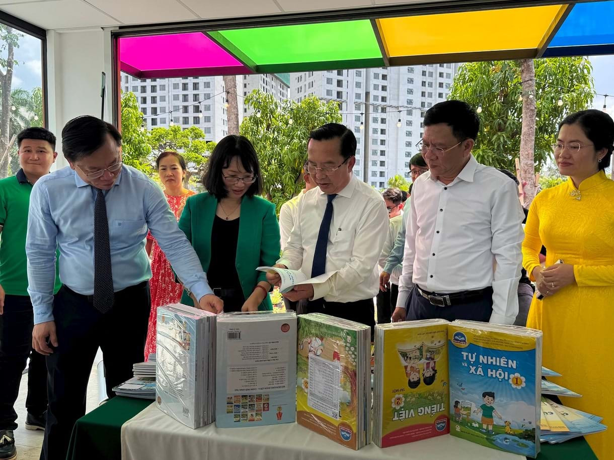 Đường sách Bình Tân là không gian văn hóa đọc thứ tám của TP. HCM. (Ảnh: Tiểu Vũ)