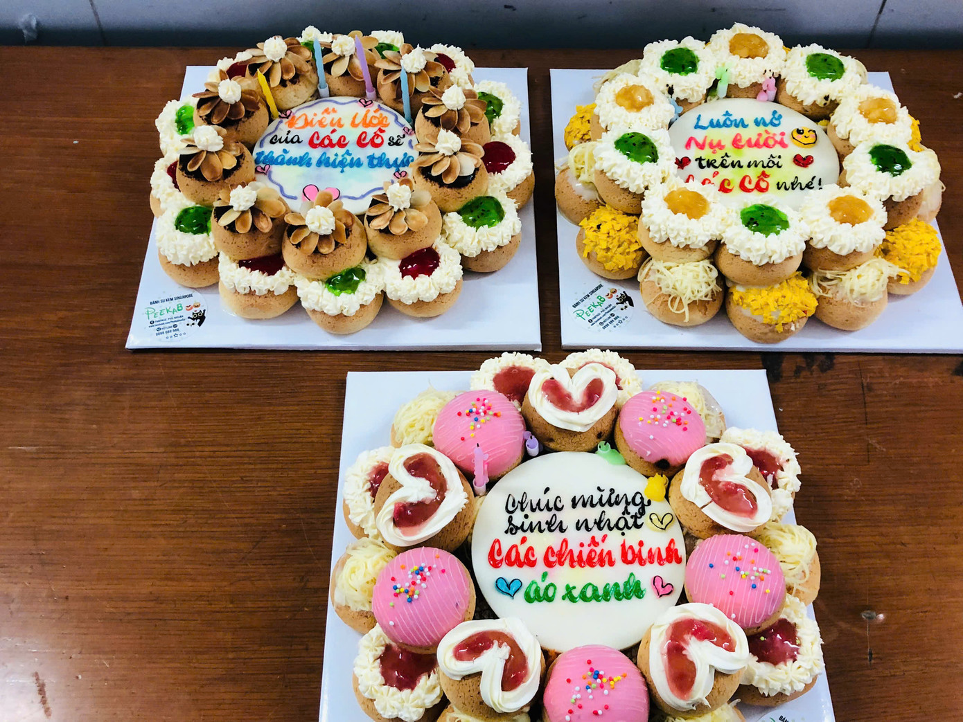 Chiếc bánh kem yêu thương do các bạn trẻ chuẩn bị dành tặng cho các nữ bệnh nhân. Chiếc bánh kem yêu thương do các bạn trẻ chuẩn bị dành tặng cho các nữ bệnh nhân.