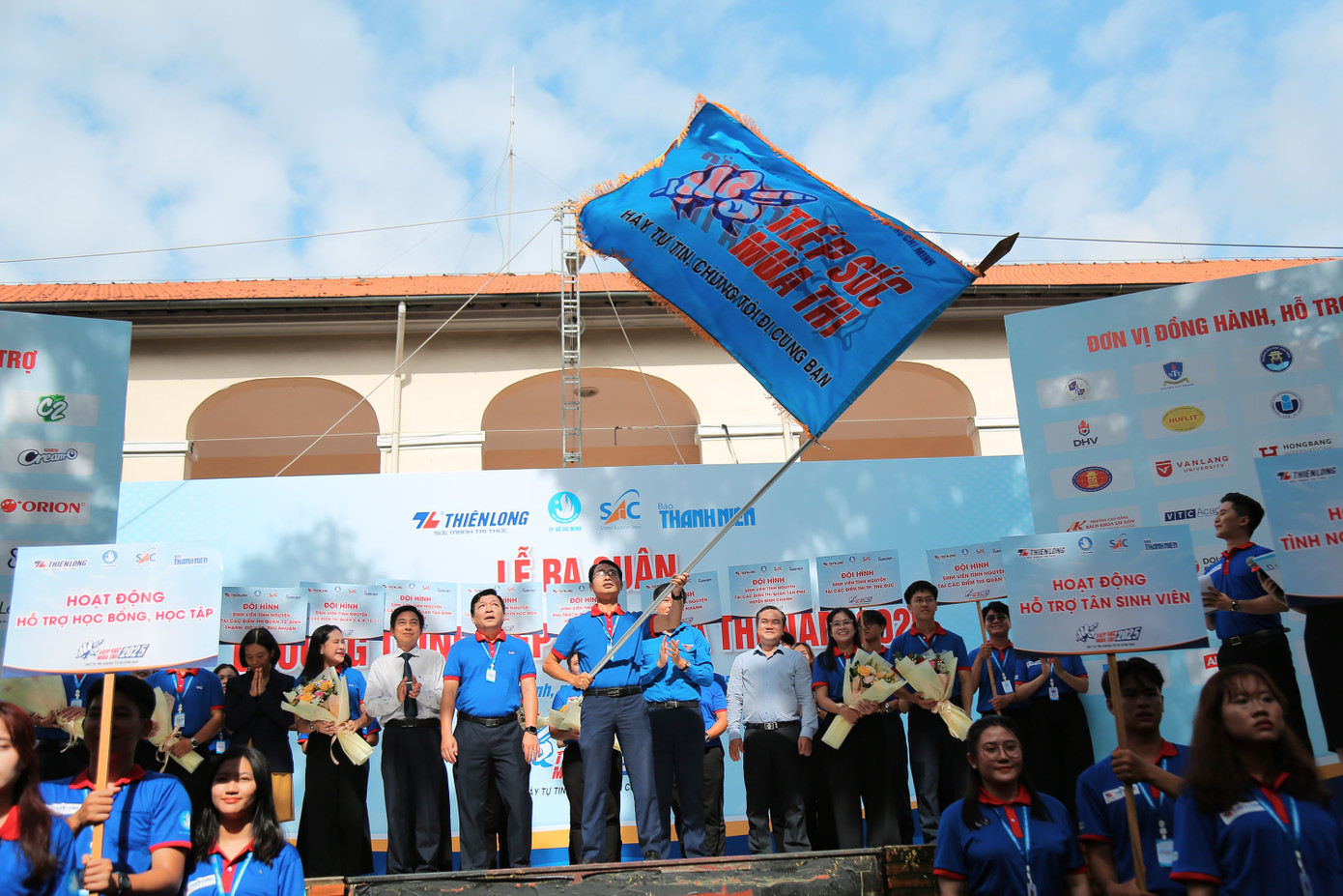 Nghi thức phát động tại Lễ ra quân chương trình 'Tiếp sức mùa thi' 2025. (Ảnh: TLTĐ) Nghi thức phát động tại Lễ ra quân chương trình 'Tiếp sức mùa thi' 2025. (Ảnh: TLTĐ)